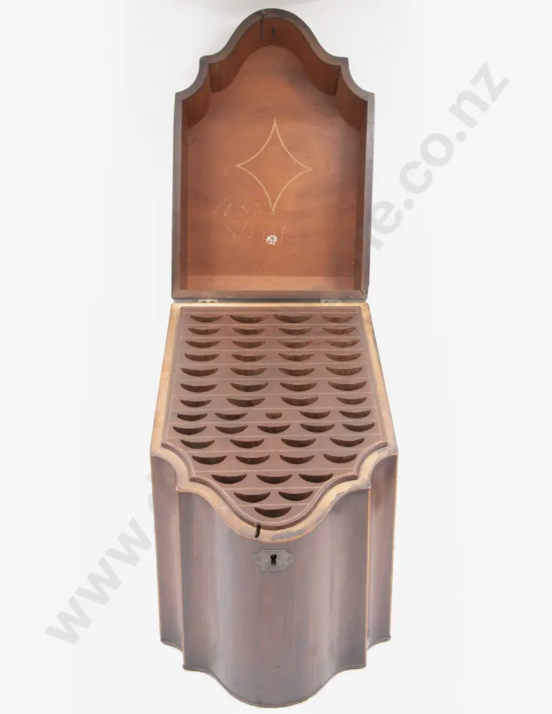 GeoIII Mahogany Boxwood Strung Serpentine Knife Box Image 1++