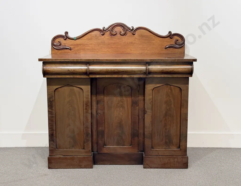 Victorian Mahogany Chiffonier Image 1++