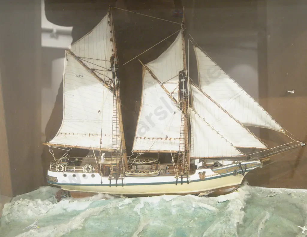 Glazed Display of the Sailing Ship The North Wind Image 1++