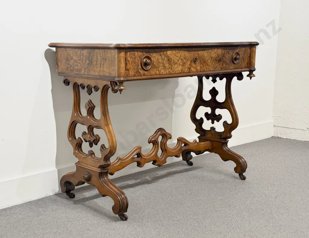 Victorian Burr Walnut Centre Table Image 1++
