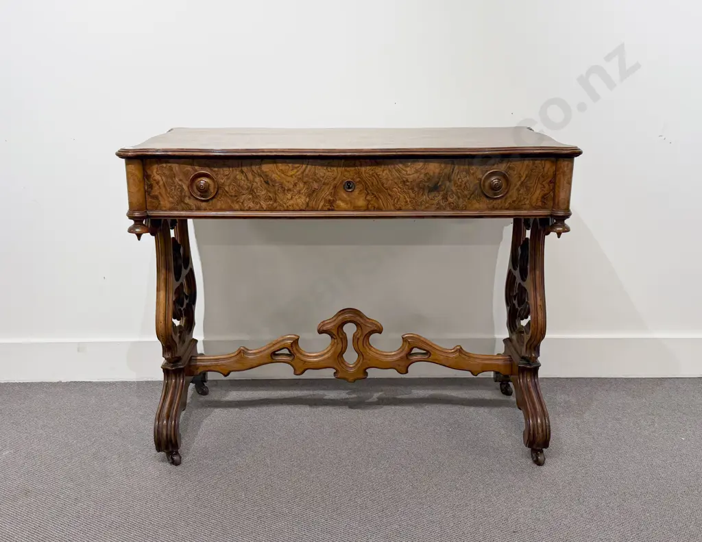 Victorian Burr Walnut Centre Table Image 1++