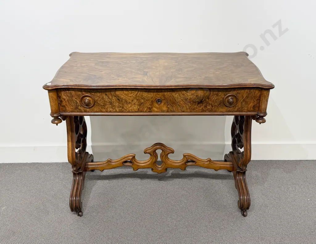 Victorian Burr Walnut Centre Table Image 1++