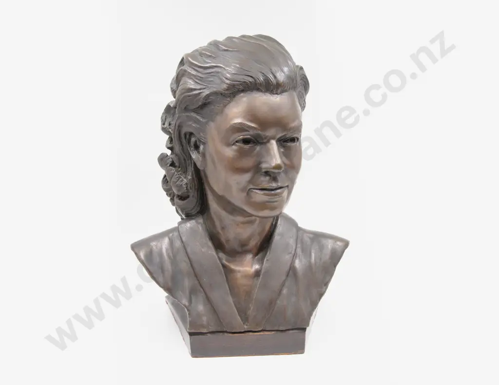 Bronze of a Woman by Paul Walsh Signed with Initials Image 1++
