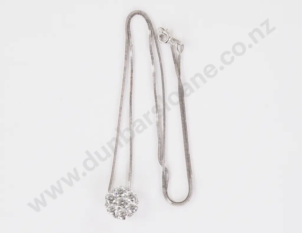 18ct White Gold 13Stone Diamond Cluster Pendant Image 1++