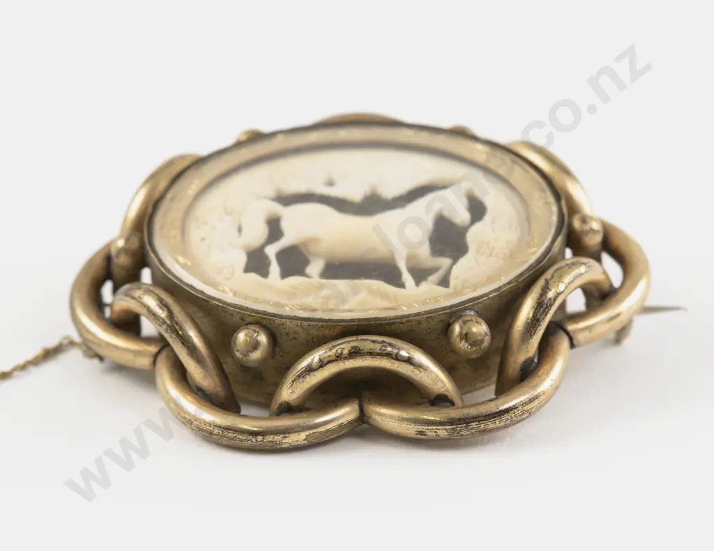 Late Victorian Gold Plated Framed Cameo Horse Brooch Image 1++