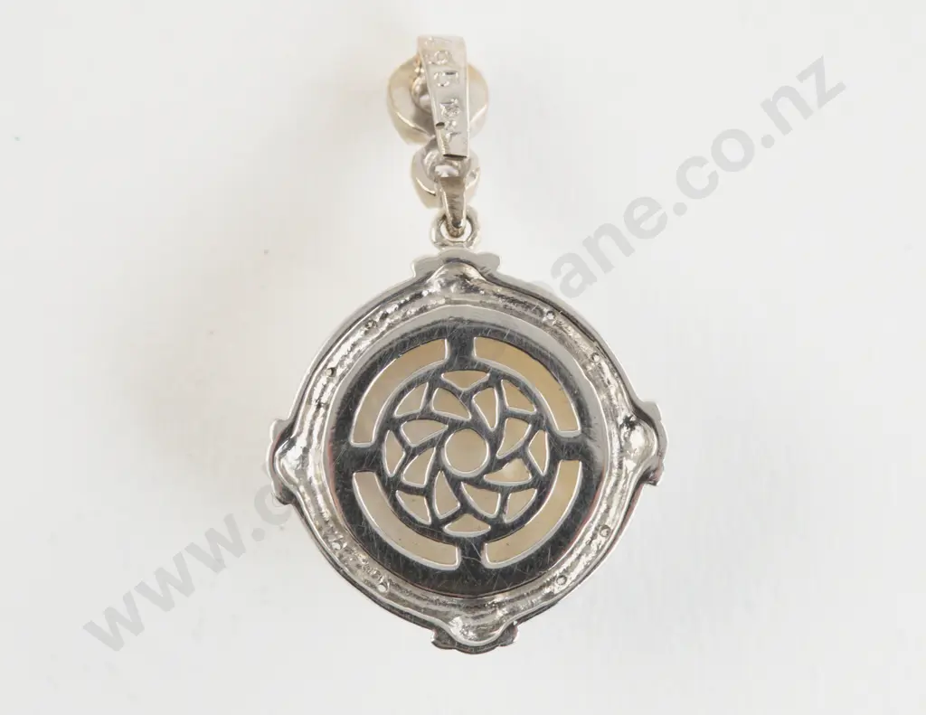 18ct White Gold Single Mabe Pearl and Diamond Pendant Image 1++