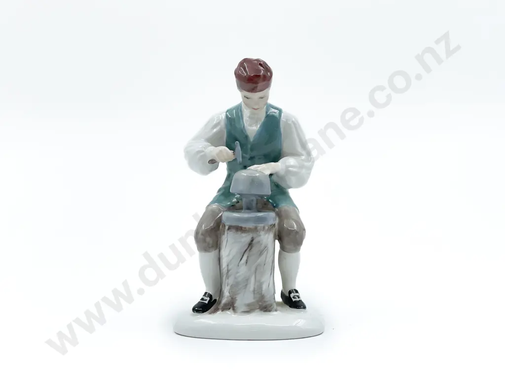 RD Figure "The Silversmith of Williamsburg" Image 1++