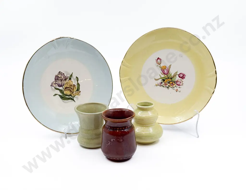Five Pieces of Assorted Crown Lynn Image 1++