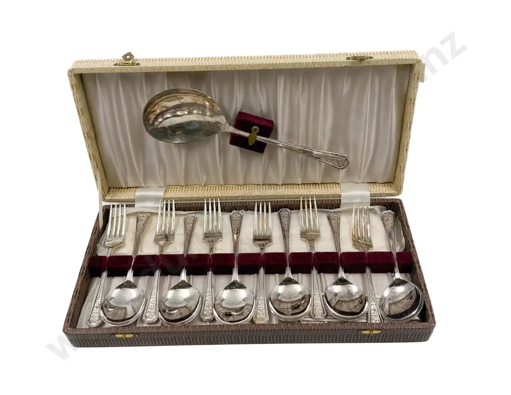 Boxed Set of Cutlery Image 1++