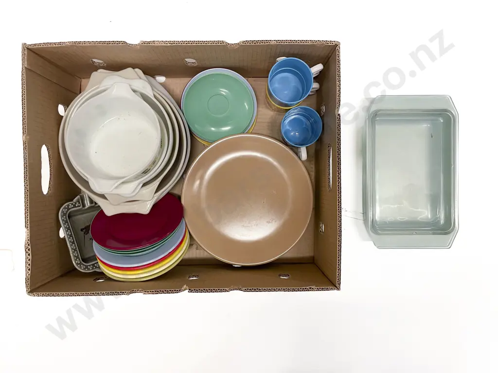Box qty of Assorted Plastic Serving ware and Glass Oven Dishes Etc Image 1++