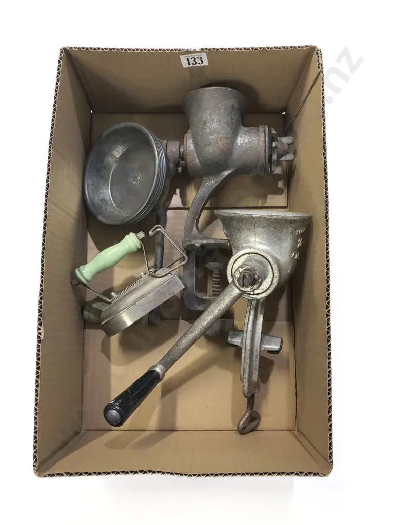 Box of Assorted Vintage Kitchenalia Image 1++