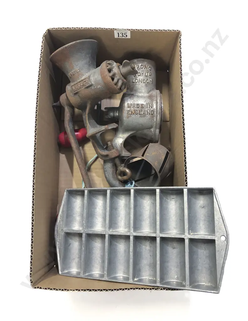 Box of Assorted Vintage Kitchenalia Image 1++