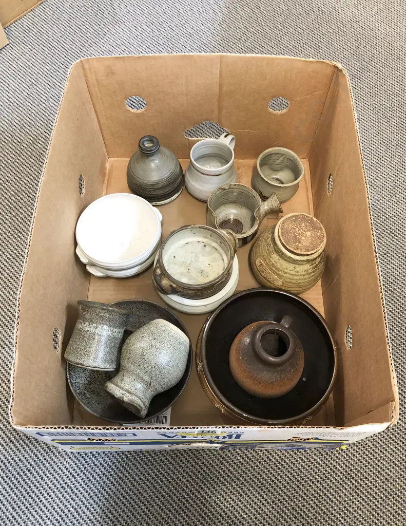 Box of Assorted NZ Pottery Image 1++