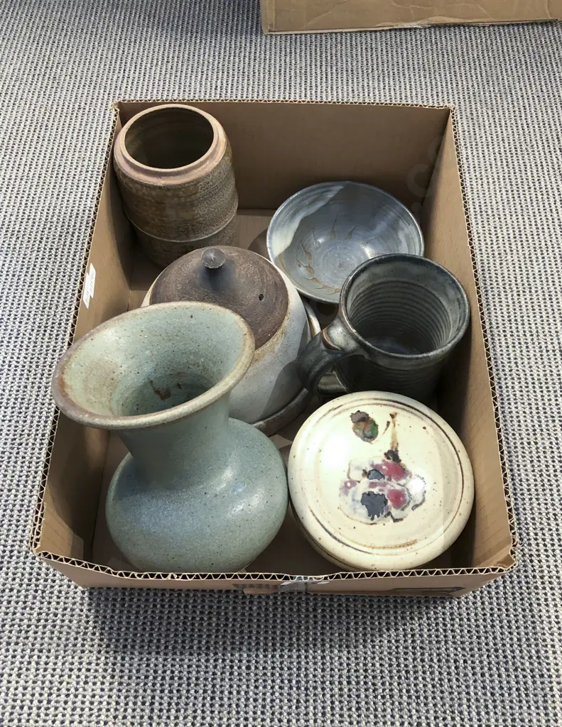 Box of Assorted NZ Pottery Image 1++