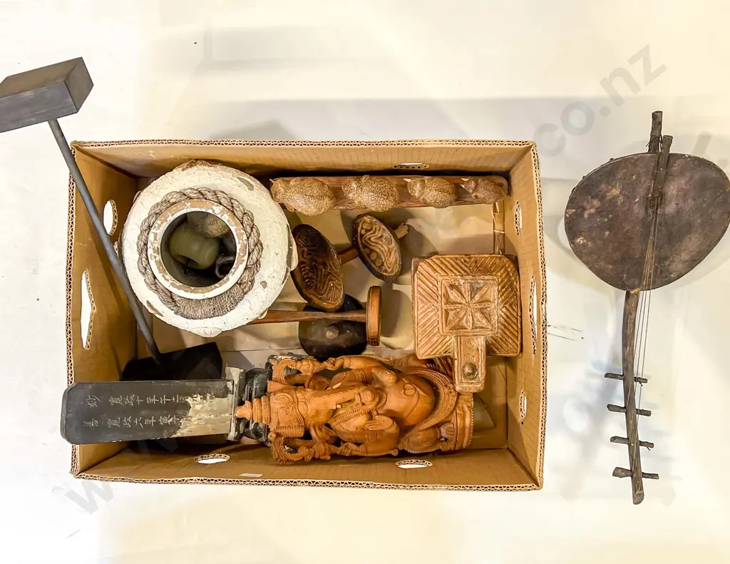Box of Assorted Touristware Image 1++