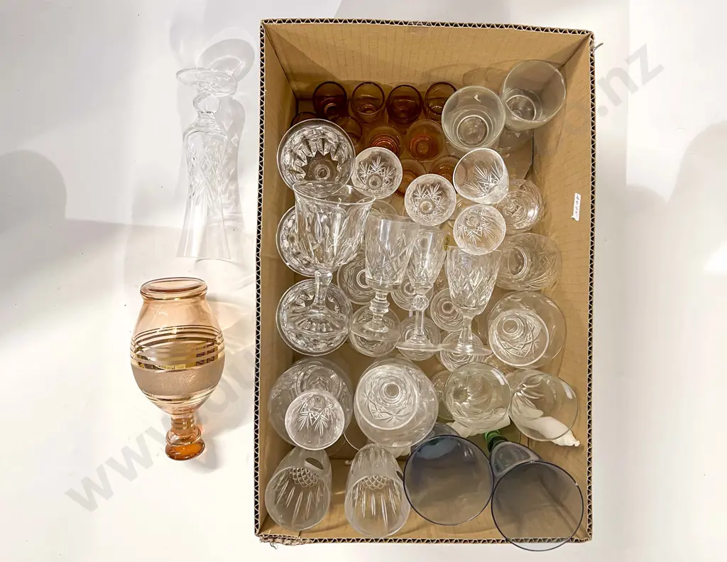 Qty of Assorted Crystal and Glassware Image 1++