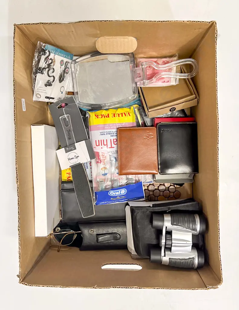 Qty of Assorted As New Items Including Wallets and Toothbrush Packs Etc Image 1++