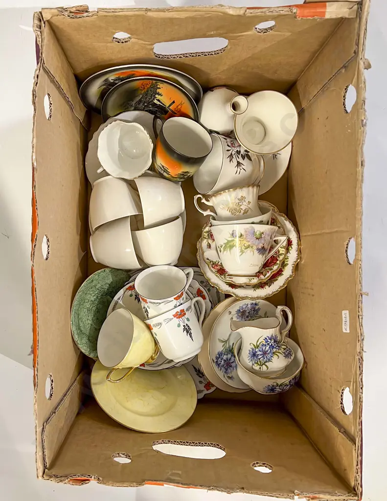 Box of Assorted Fancy Tea China Image 1++