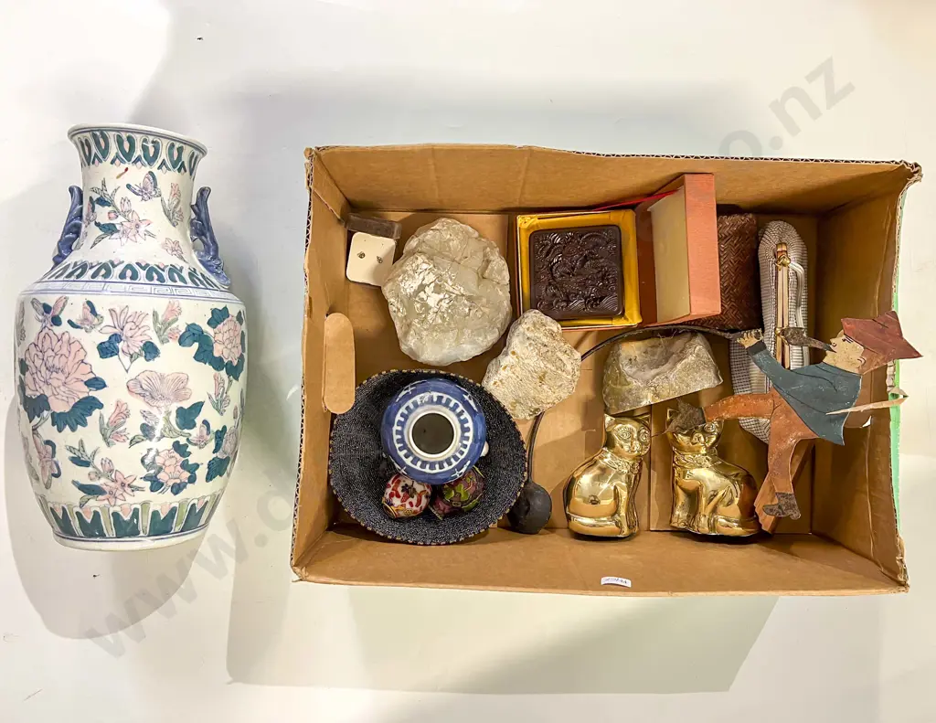 Box of Assorted China and Ornaments Image 1++