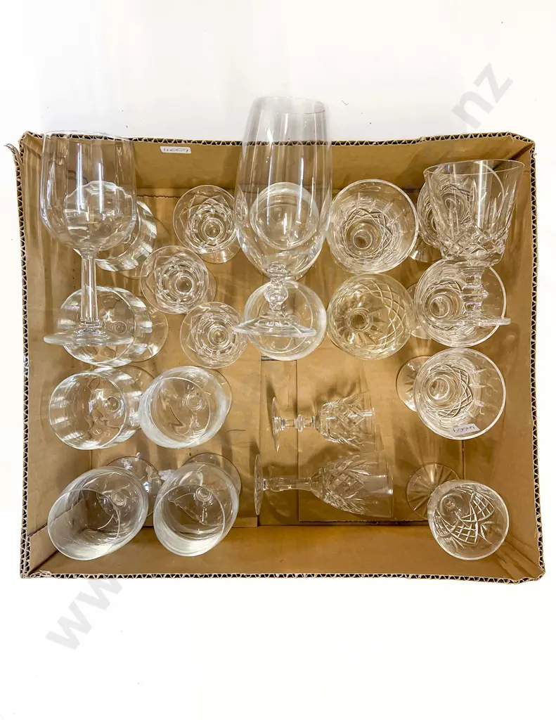Qty of Assorted Crystal and Glassware Image 1++