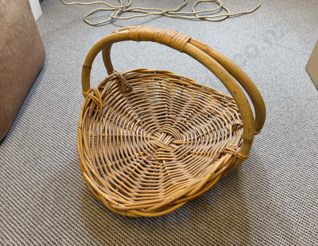 Wicker Flower Basket Image 1++