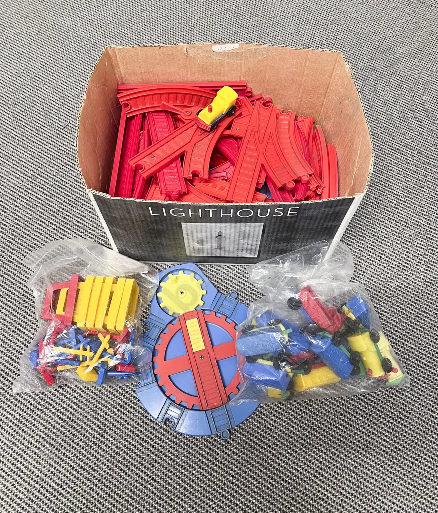 Assorted Thomas the Tank Engine with Track Image 1++