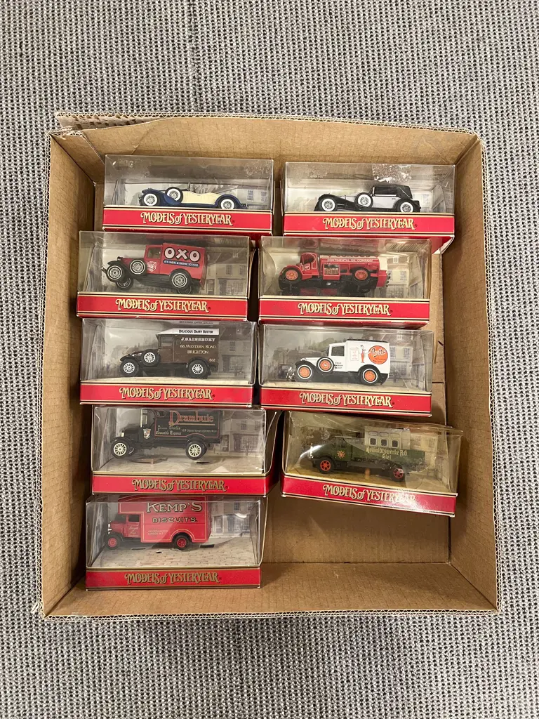 Models of Yesteryear Nine Pictorial Background Boxed Models Image 1++