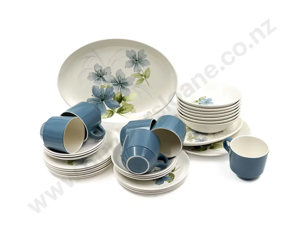Sapphire By Crown Lynn Part Set Image 1++