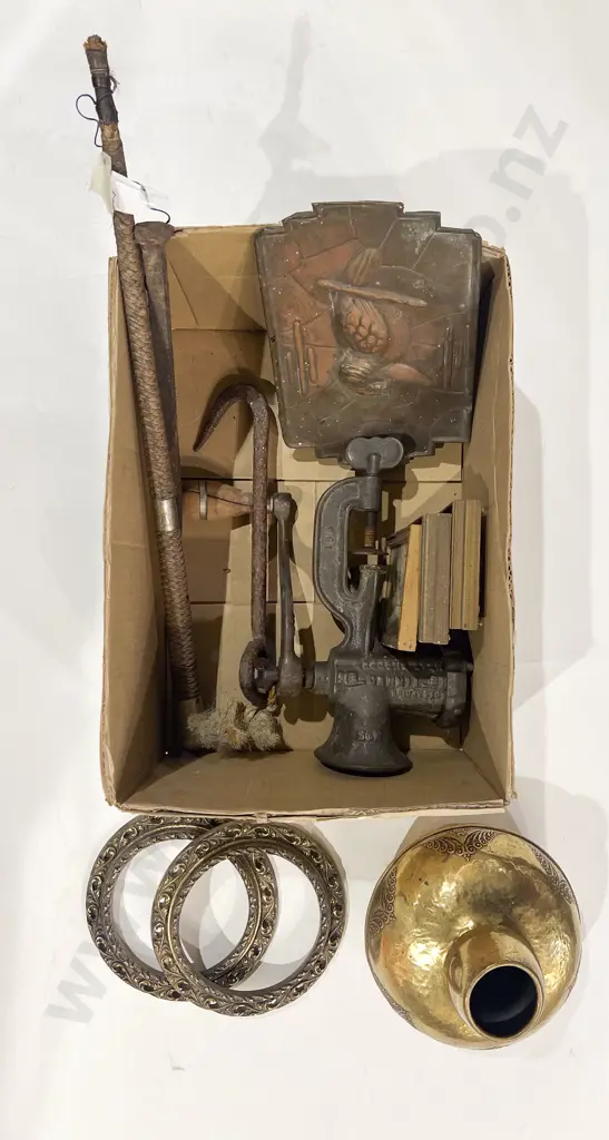 Box Qty of Assorted Vintage Metalware Etc Image 1++