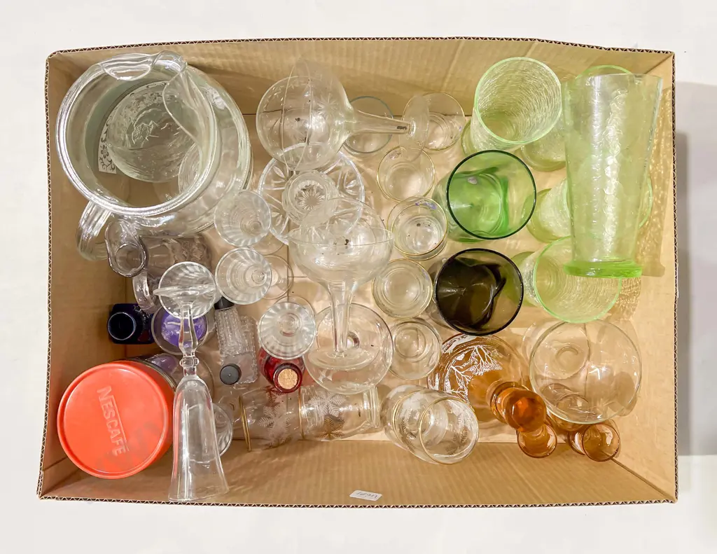 Box of Assorted Glassware Image 1++