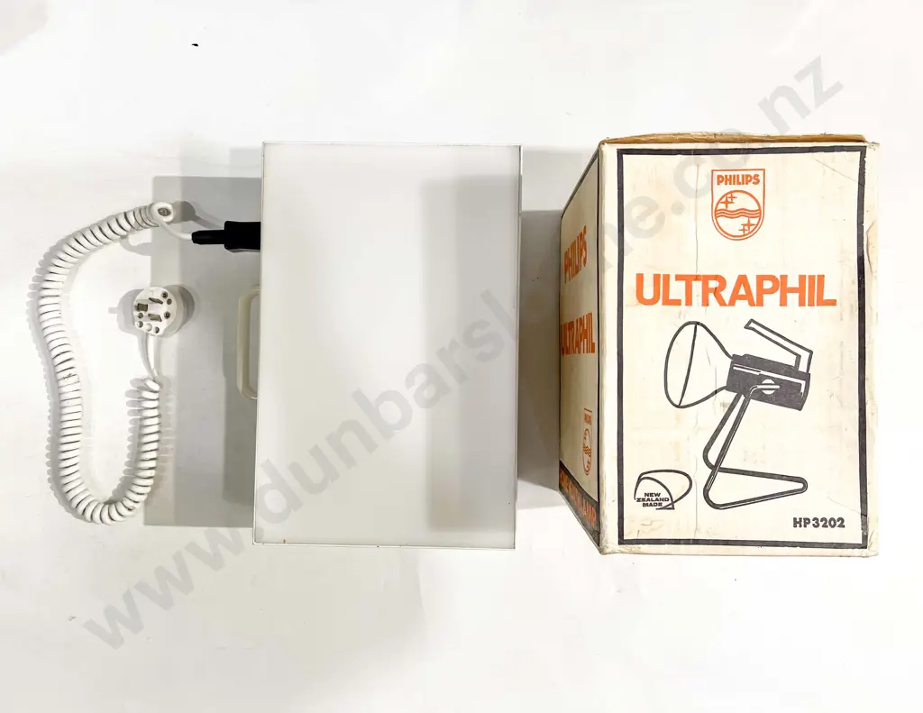 Vintage Boxed Phillips Home Health Lamp and Other Image 1++