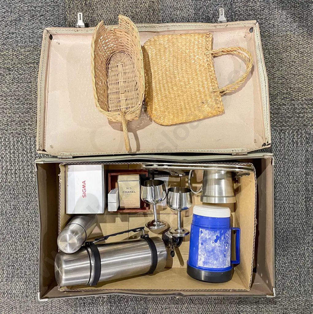 Suitcase Qty of Assorted Including Woven Bag and Basket etc *PLEASE NOTE PHOTO CHANGE Image 1++