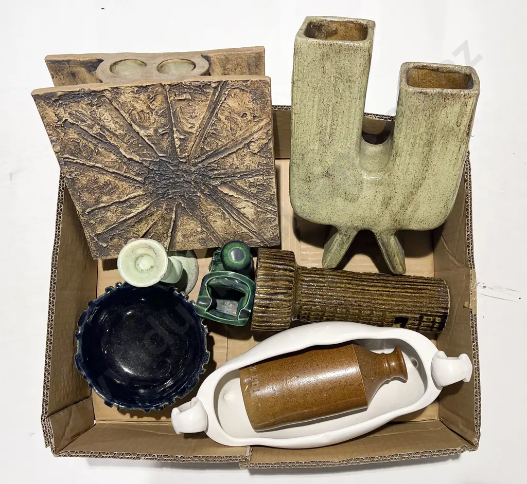 Box of Assorted Pottery etc Image 1++