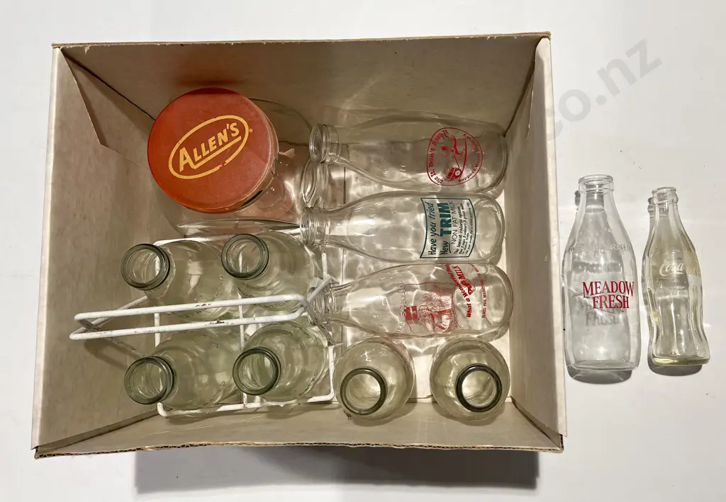 Qty of Assorted Vintage Glass Milk Bottles and Lolly Jar Image 1++