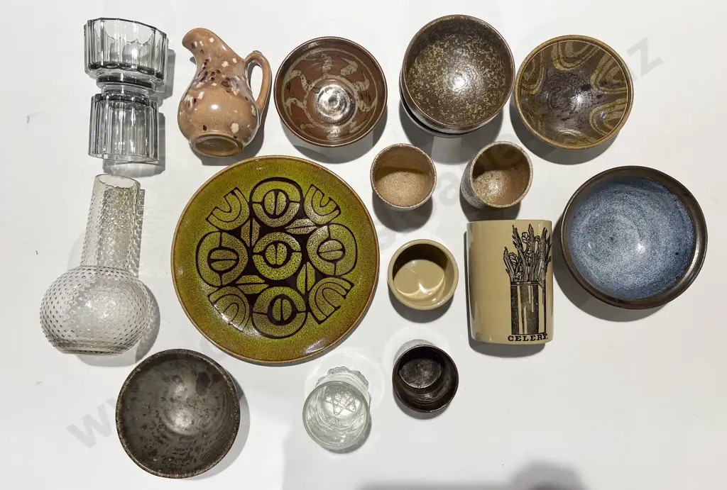 Small Qty of Assorted Pottery etc Image 1++