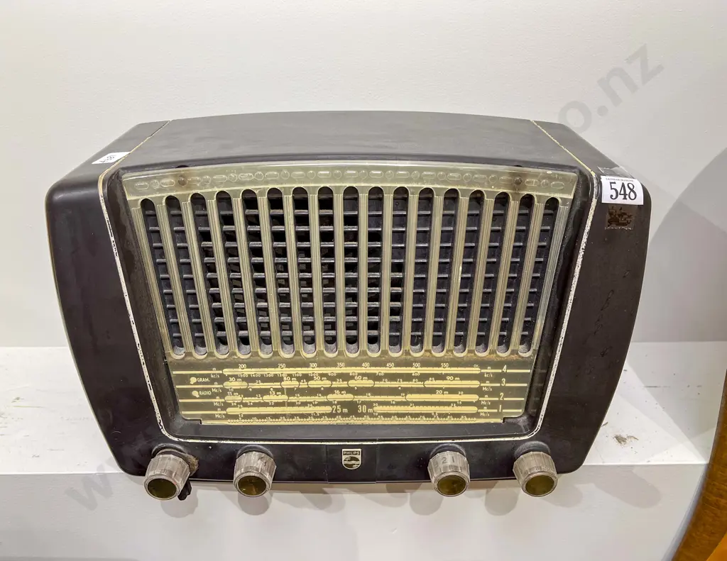 Vintage Phillips Radio Image 1++