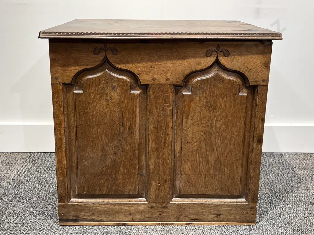 Early C20th Oak Storage Box with Gothic Style Panels Image 1++