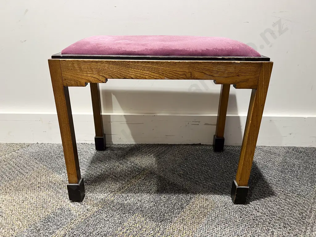 Oak Stool Image 1++