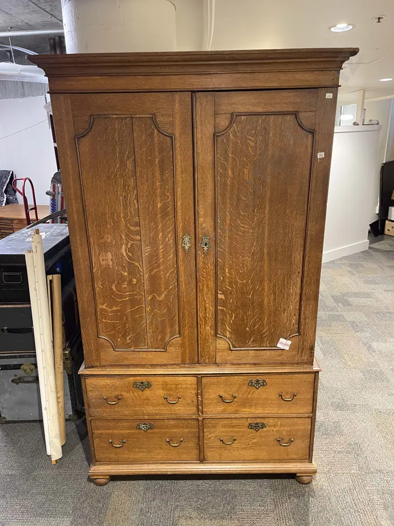 Geo III Oak Linen Press Image 1++