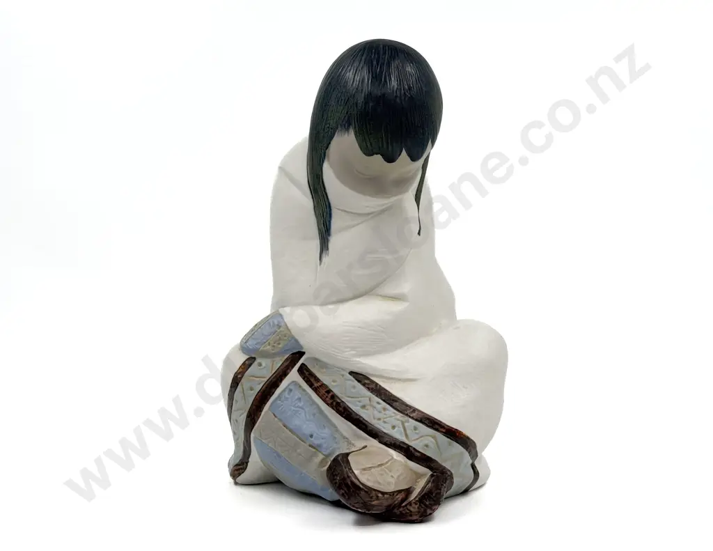 Lladro Stoneware Figure "Eskimo Nap" Image 1++
