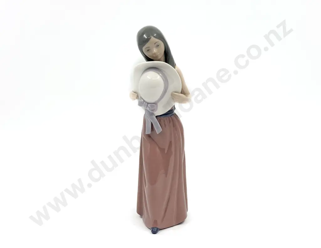 Lladro Figure "Bashful Girl" Image 1++