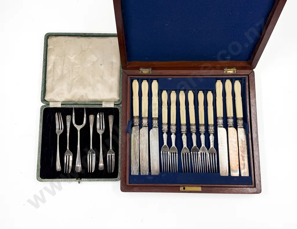 Cased Set of Bone Handles Cutlery and Cased Cake Forks Image 1++