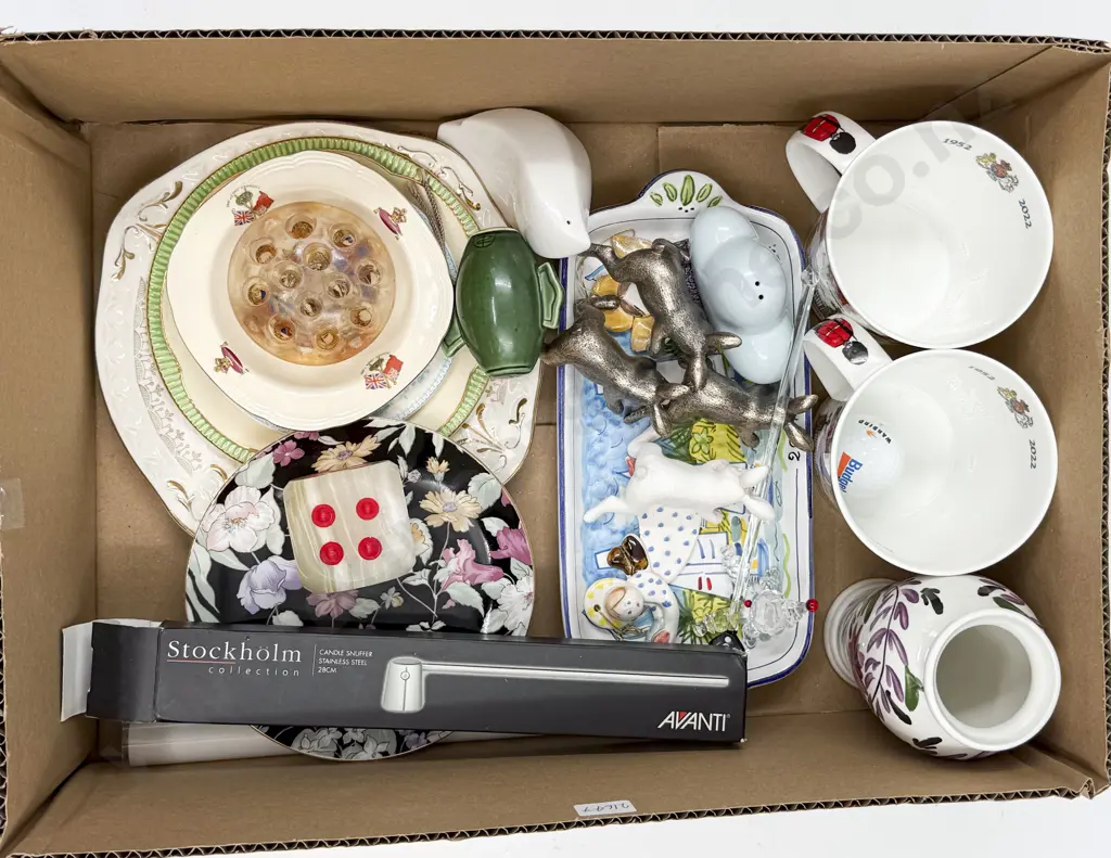 Qty of Assorted China and Ornaments Including Clarice Cliff Image 1++