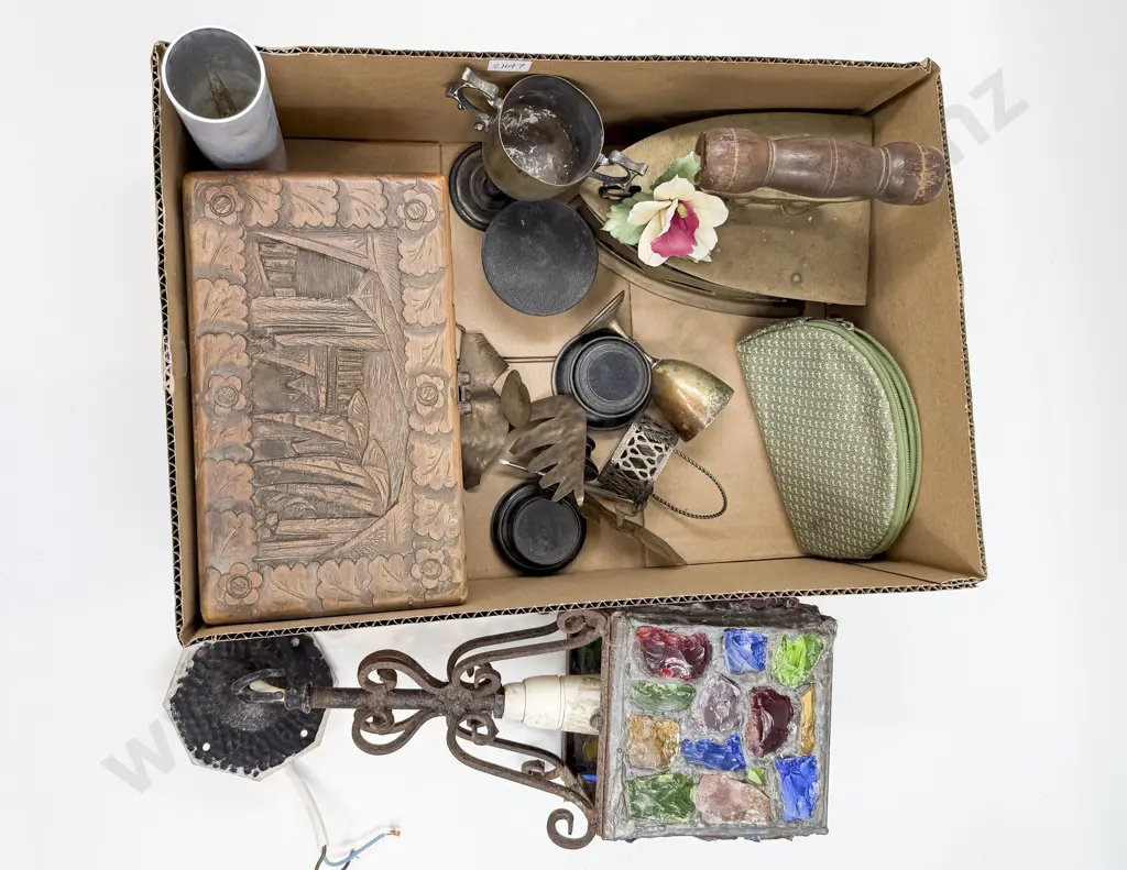 Peter Marsh Style Pendant Light and Box Of Assorted Image 1++