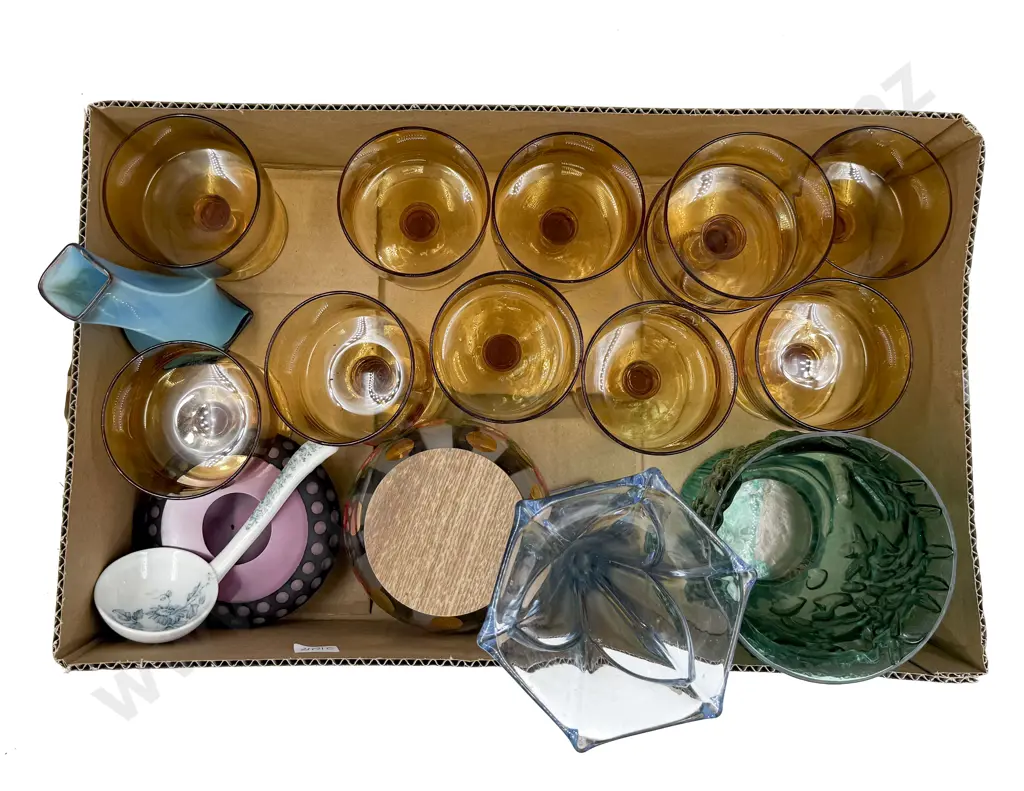 Box of Assorted Glassware Image 1++