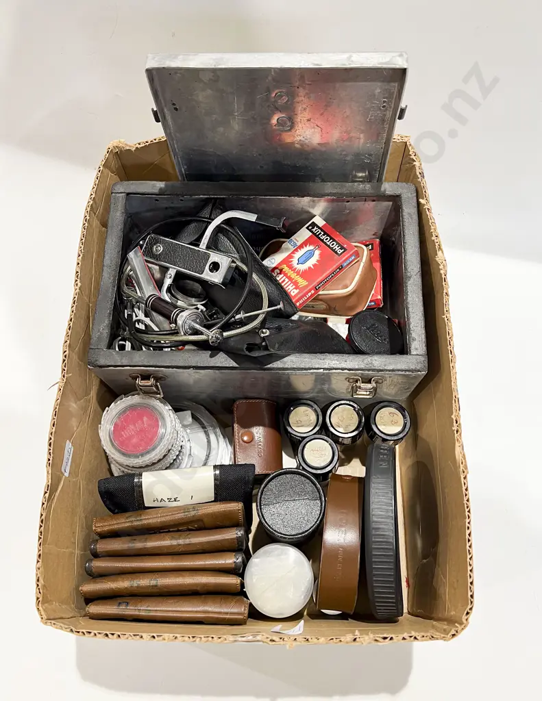 Qty of Assorted Vintage Camera Accessories Image 1++