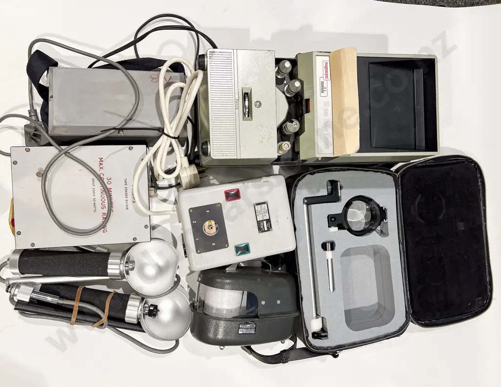 Qty of Assorted Vintage Camera/Projector Accessories Image 1++