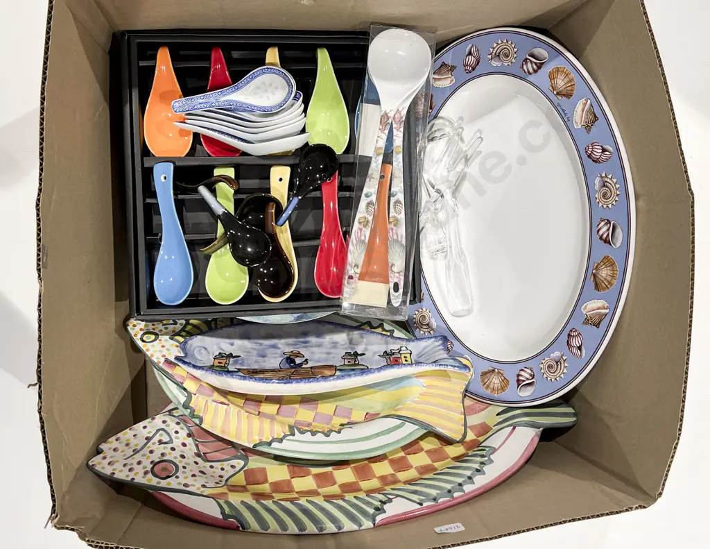 Qty of Assorted Modern Servingware Etc Image 1++