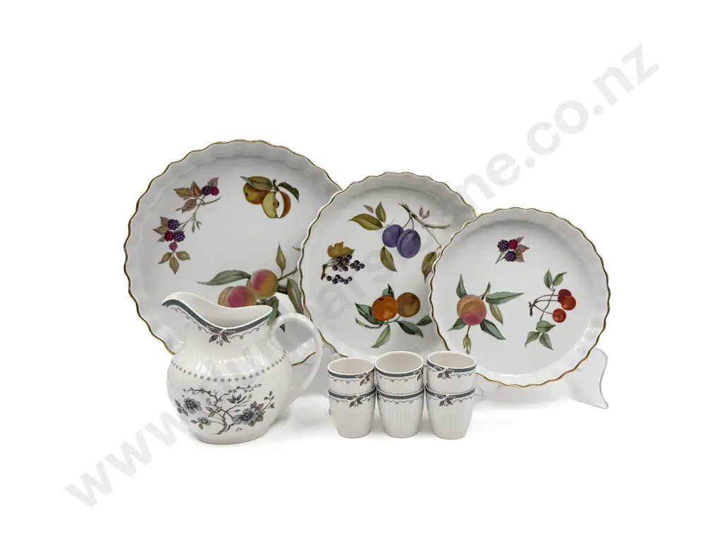 Graduated Set of Three Royal Worcester "Evesham" Oven Dishes and Assorted RD Image 1++