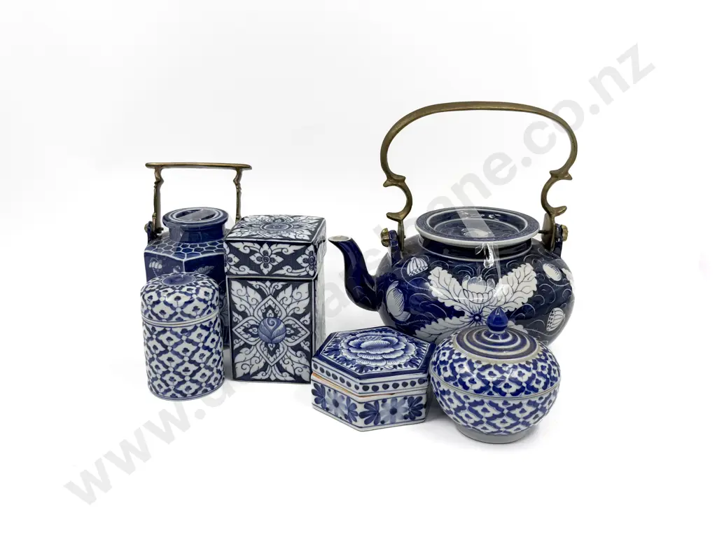 Qty of Assorted Blue and White China Image 1++
